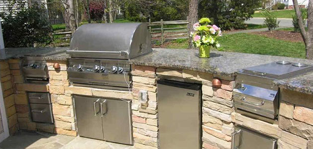 outdoor kitchen